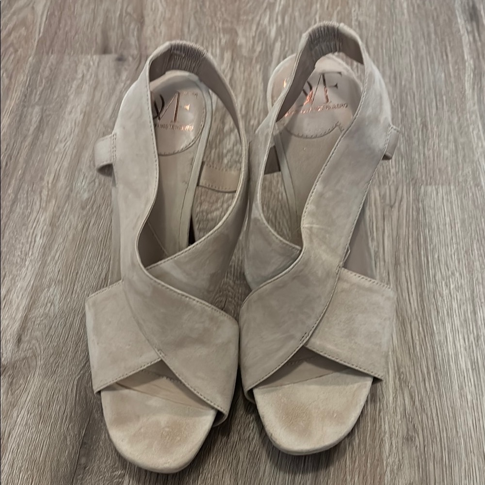 Diane Von Furstenberg tan suede heels size 7.5